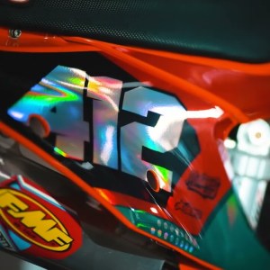 Exclusivas Calcomanías Tornasol de Racing Decals CR